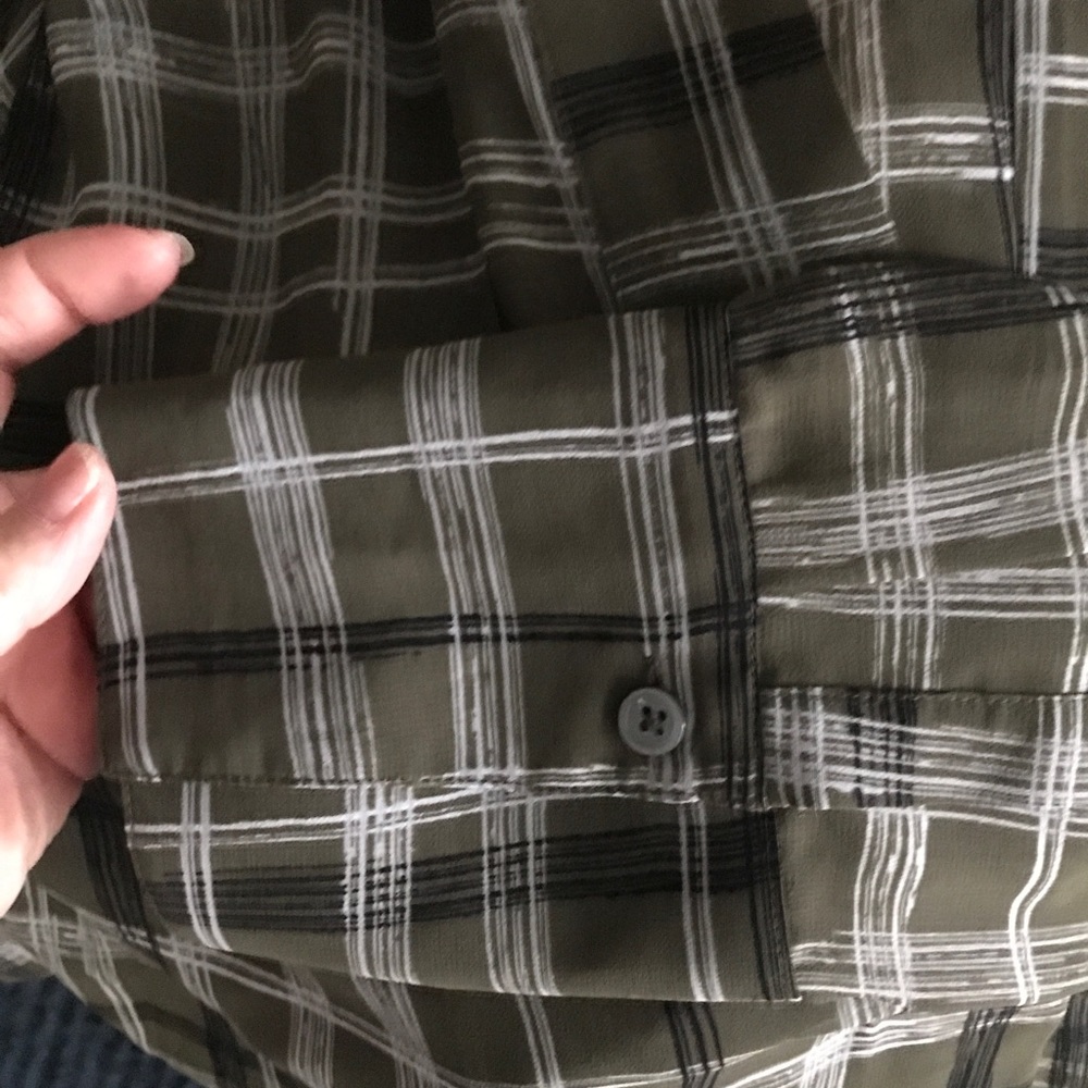 Lightweight Green Plaid Top by Banana Republic that’s sheer - Picture 6 of 7